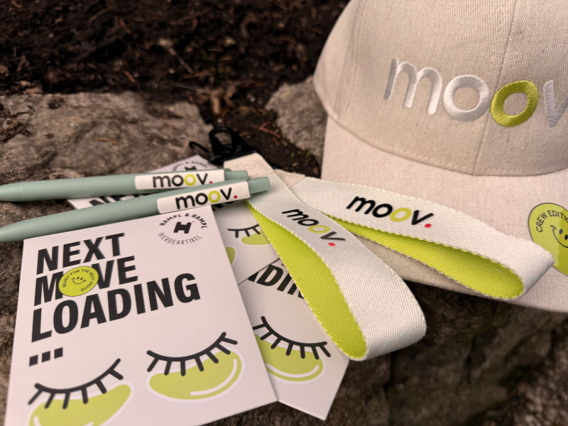 moov. – Kugelschreiber, Flyer, Schlüsselband & Cap