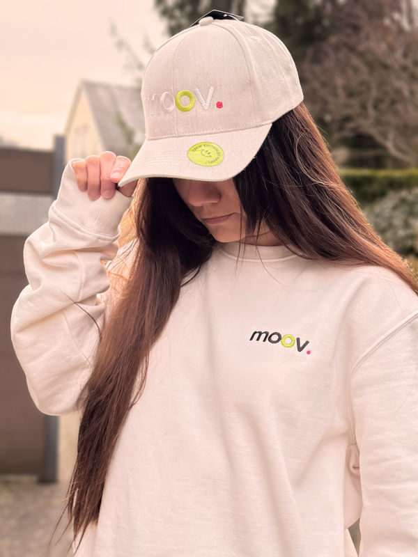 moov. – Sweatshirt & Cap
